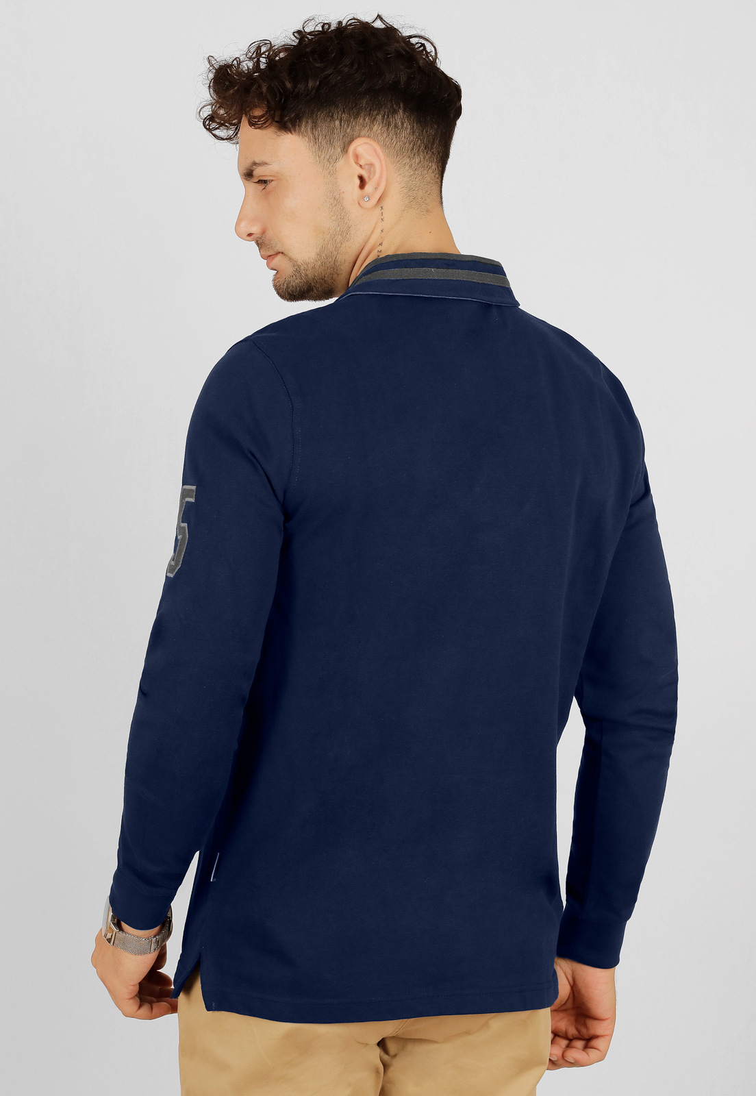 Polerón cuello con vivos, 100% algodón